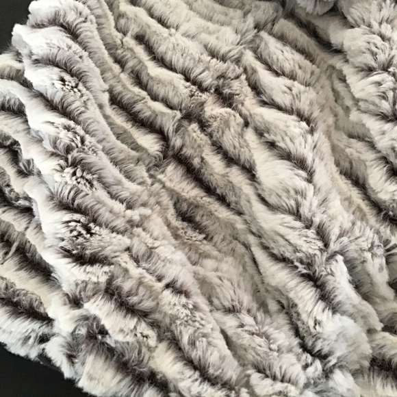 JOLT FAUX FUR COZY OPEN FRONT VEST SMALL NWOT - Picture 9 of 10